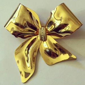 Gold bow
